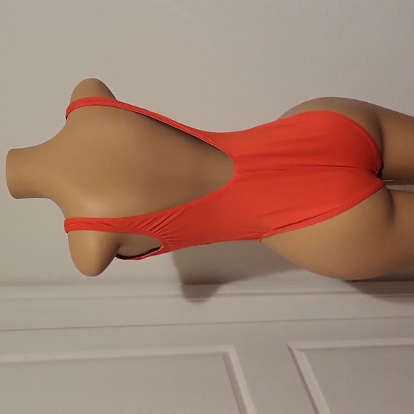 Nike One-Piece Sneakerkini with Black Accents. Sz XL - Picture 3 of 6